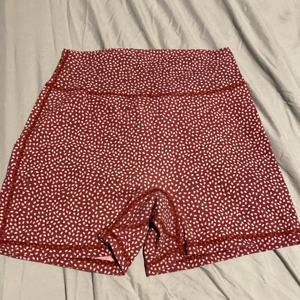 Buffbunny Seamless Workout Shorts- Maroon with Polka Dot pattern, Size M